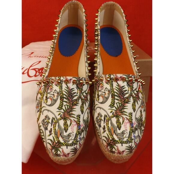 NIB LOUBOUTIN IVORY ARES CANVAS GOLD TONE STUDS SPIKES ESPADRILLES FLATS 39 - Picture 6 of 12